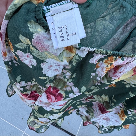 Backless romper size small - Picture 5 of 8